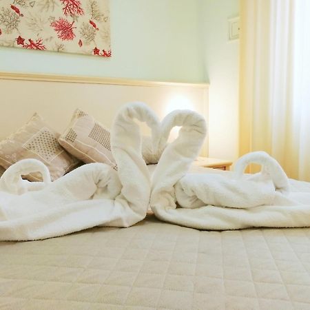 Hotel Atmosfere Beach Чезенатико Экстерьер фото