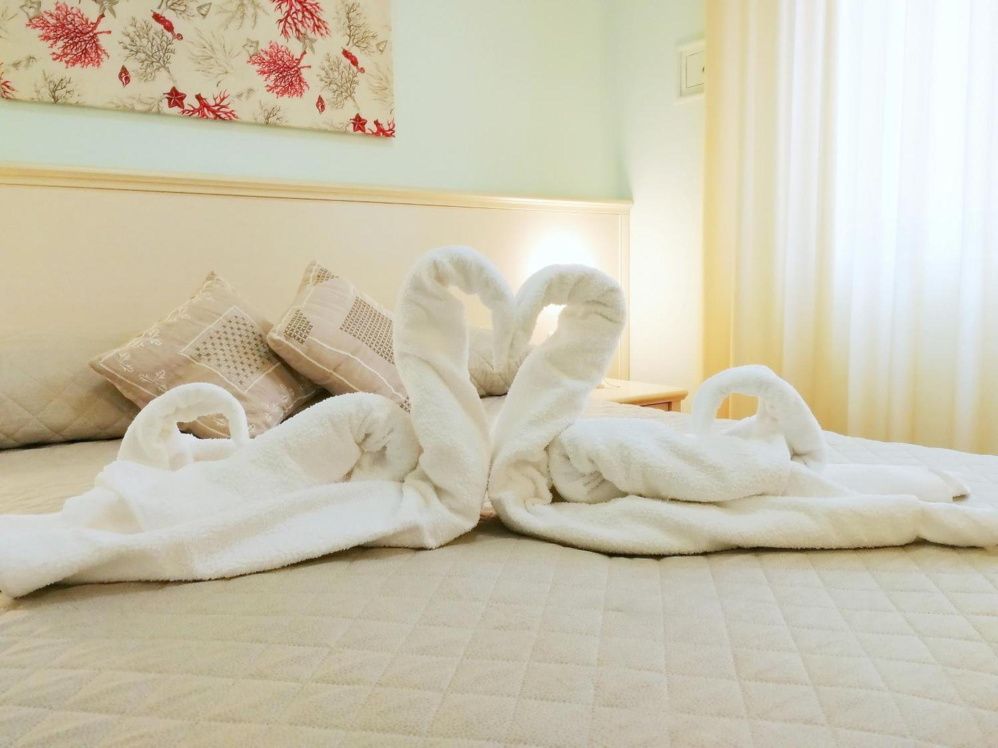Hotel Atmosfere Beach Чезенатико Экстерьер фото